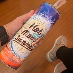 20 oz stainless steel tumbler comes with clear lid and straw.